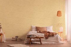 Vliesová tapeta s výrazným textilním vzorem, barva krémová, žlutá, jemná matná struktura. Kolekce Desert Lodge od německého výrobce tapet A.S.Création