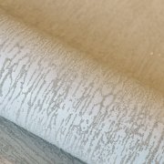 Krémově béžová, výrazně strukturovaná tapeta, zdobená bílými skleněnými třpytkami - nadčasová luxusní vliesová tapeta Neptun OAT BEIGE z kolekce Universe od Hohenberger