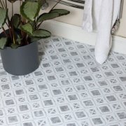 Podlahové PVC čtverce dlažba - šedo-bílý ornament - samolepicí podlahové PVC dlaždice D-C-FIX FLOOR