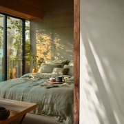 Jemně strukturovaná vliesová tapeta se vzorem betonové stěrky, kombinace barev krémová, bílá, béžová - kolekce Hot Spots - německý výrobce A.S.Création