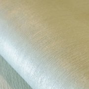 Jemně strukturovaná šalvějově zelená tapeta s třpytivými metalickými odlesky - nadčasová luxusní vliesová tapeta Merkur SAGE GREEN z kolekce Universe od Hohenberger