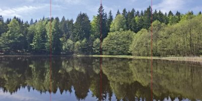Samolepicí PVC fototapeta s laminací Jezero šířka 120 cm x výška  60 cm, (4 díly po 30 cm) - vlastní motiv, rozměr - zboží je vyrobeno na přání zákazníka, nelze uplatnit odstoupení od kupní smlouvy