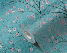 Třešňové květy, květoucí sakura na tapetě v růžové, modré a zelené barvě - vliesová reliéfní tapeta v asijském stylu od A.S.Création