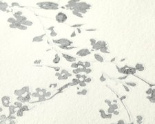 Tapeta černostříbrné větve s listy a květy