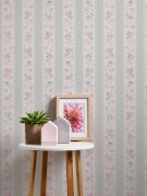 Vliesová matná a mírně strukturovaná tapeta - pruhy, květy a tečky - šedá, růžová, bílá - vliesová tapeta na zeď od A.S.Création z kolekce Maison Charme.