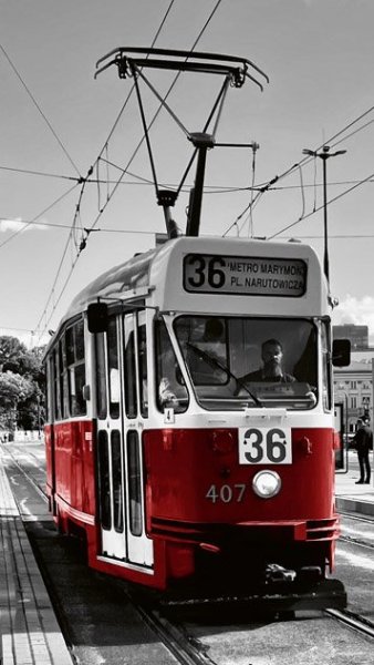 Vliesová fototapeta Tram , šířka 90 cm x výška 160 cm - vlastní motiv, rozměr - zboží je vyrobeno na přání zákazníka, nelze uplatnit odstoupení od kupní smlouvy