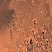 kruhová samolepicí vliesová fototapeta D1-018 - Mars z kolekce Komar Dots - působivé detaily