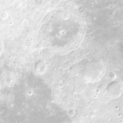 kruhová samolepicí vliesová fototapeta D1-020 - Povrch Měsíce, Luna z kolekce Komar Dots - působivé detaily