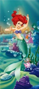 Fototapeta Ariel malá mořská víla FTDNV-5410 / Fototapety pro děti Disney (90 x 202 cm) AG Design
