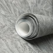 Krásná designová tapeta s mušlemi - vzpomínky na dovolenou ve velkém formátu tapety SEASHELLv šedostříbrné barvě