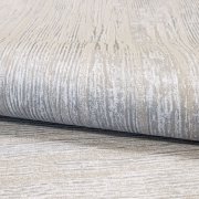 Struktura dřeva s lesklými efekty na designové tapetě, barva bézovo-krémová, šedá - to je moderní vliesová tapeta té nejvyšší kvality
