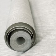 Struktura dřeva s lesklými efekty na designové tapetě, barva šedá, stříbrná - to je moderní vliesová tapeta té nejvyšší kvality