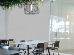 Akustický stěnový panel s geometrickým motivem, světle šedý filc, materiál rPET-plsť, rozměr 52 x 52 cm z kolekce Modular Wall A.S.Création - DD136737