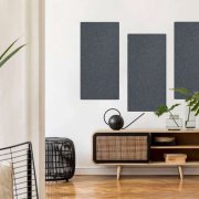 Akustický stěnový panel filc v temně šedé barvě, odstín Urban Grey, materiál rPET-plsť, rozměr 104 x 52 cm z kolekce Modular Wall A.S. Création - DD136749