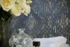 Vliesová tapeta 786724 orientální ornamenty s hladkým texturovaným povrchem – kombinace barev modrá, stříbrná, metalická - kolekce Hot Spots německého výrobce A.S.Création