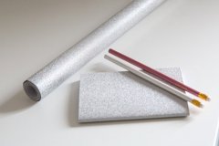 Samolepicí tapeta třpytivá, stříbrná, metalická - metallic Glitter Silver v šířce 67,5 cm a délce 200 cm - značkové samolepící fólie d-c-fix