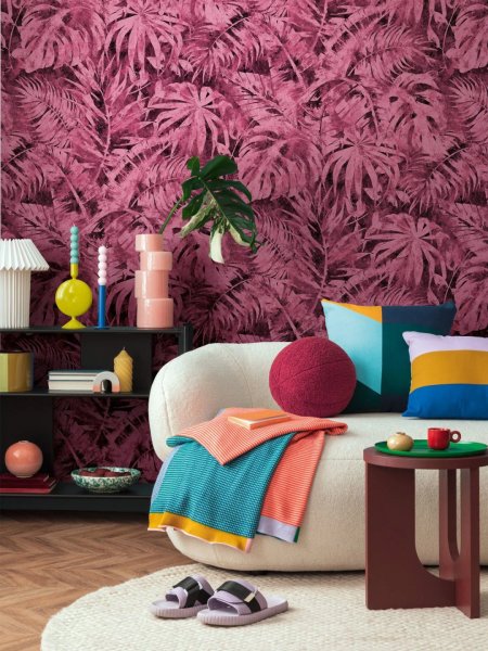 Tapetový stěnový panel s motivem palmových listů v zářivě purpurové barvě, 791458 / Cosmo Living vliesová tapeta 79145-8 (role 0,53 x 8,80 m) A.S.Création