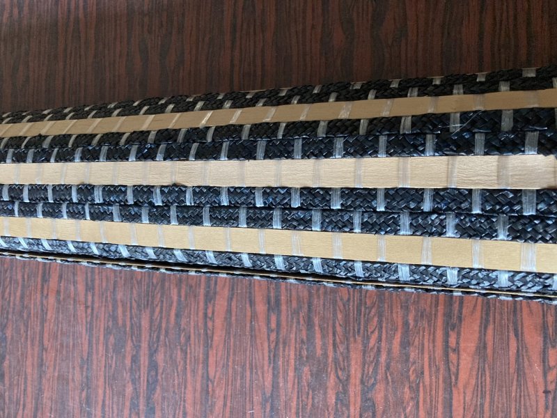 Rohož za postel 70 x 200 cm kombinace tmavý slaměný úplet - přírodní dýha / loubkové rohože na stěnu Fanaiva