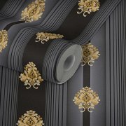 Zámecká, neobarokní tapeta s menšími zlatými ornamenty a šedými a černými pruhy, metalická, hladká, lesklá. Originální vliesová zámecká tapeta z kolekce Hermitage 10 výrobce A.S. Création