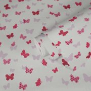 Stylová vliesová dětská tapeta červení a růžoví motýli na bílém podkladu. Krásná vliesová tapeta do dětského pokoje od A.S.Création
