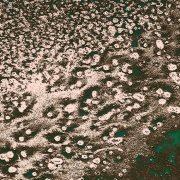Roztavená měď - kruhová samolepicí vliesová fototapeta D1-026 - Cuivre z kolekce Komar Dots - detaily