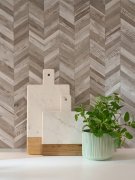 Rybí kost, dlaždice s realistickým povrchem i na dotek - dlaždice o rozměru 29,6 x 25,3 cm - samolepicí prémiový obklad d-c-fix