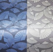 Extravagantní vliesová tapeta vzor vějíře, více odstínů modré, jemně strukturovaná se stříbrnými odlesky - luxusní vliesová tapeta z autorské kolekce Karl Lagerfel od A.S.Création