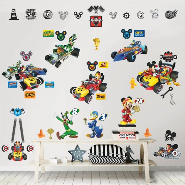 Samolepící dekorace pro děti Mickey Mouse závody 45613 v balení 74 samolepek / Dětské samolepky pro děti Walltastic (6 archů 34 x 46 cm)