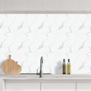 Samolepicí vinylové dlaždice na podlahu i stěnu – bílý mramor (balení 0,36 m² - 4 ks - 30x30 cm) - věrná textura bílého mramoru s jemným šedým žilkováním - HCS deco