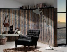 Venkovský styl na vliesové tapetě do bytu 908612 z kolekce Elements imituje barevná dřevěná prkna